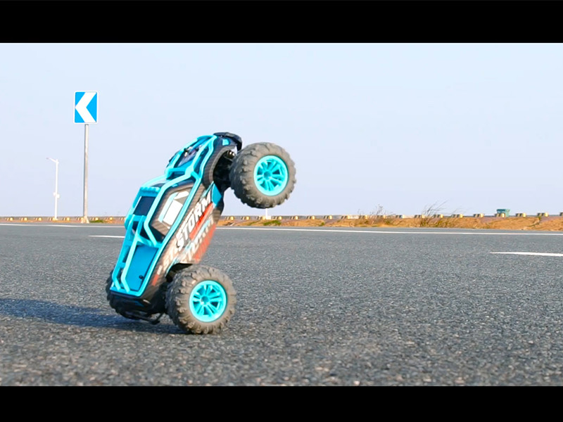 Speed of a RC toy car even faster than the real car!
